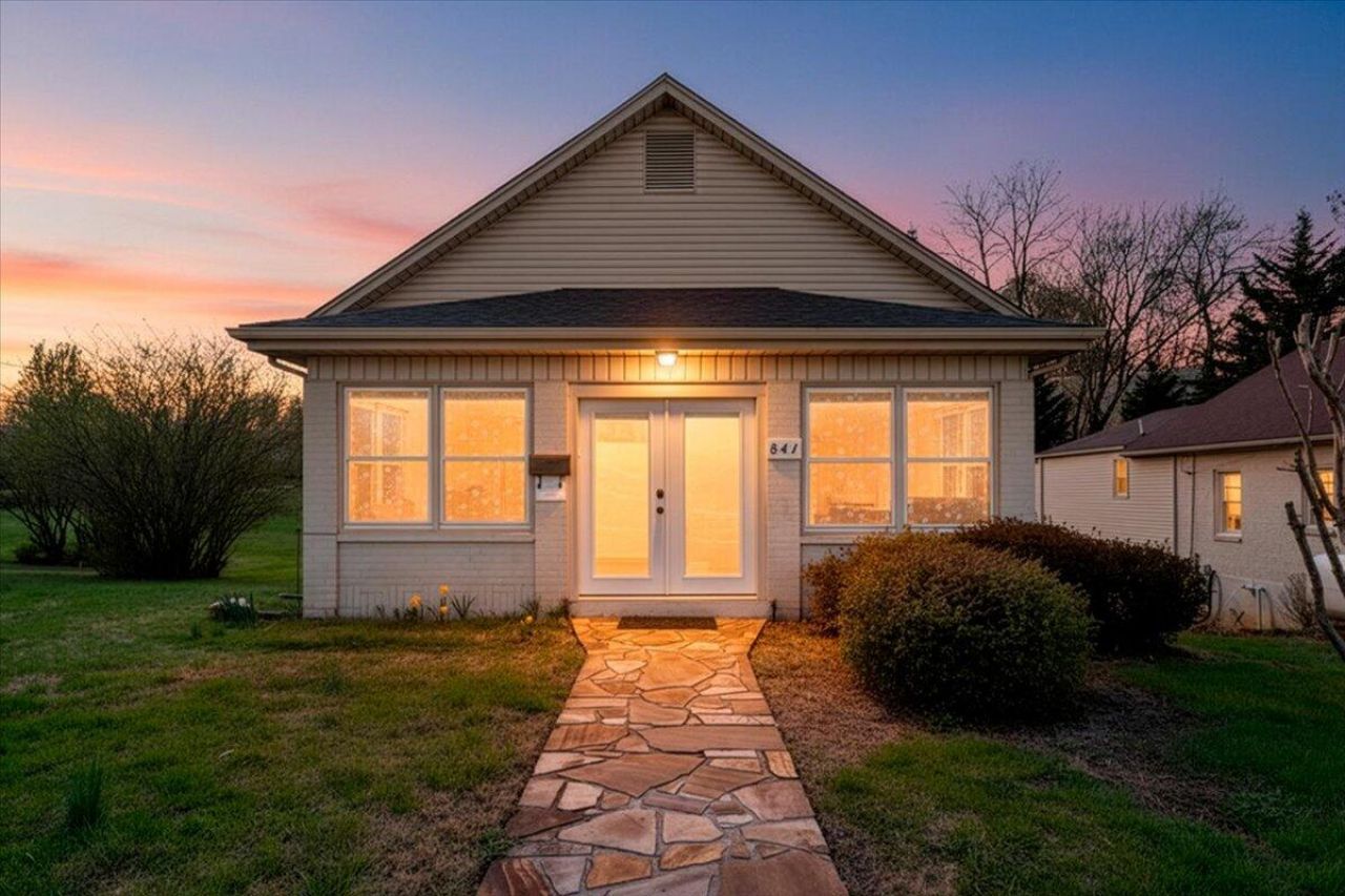 841 Bedford Rd, Vinton, VA 24179 Main Photo