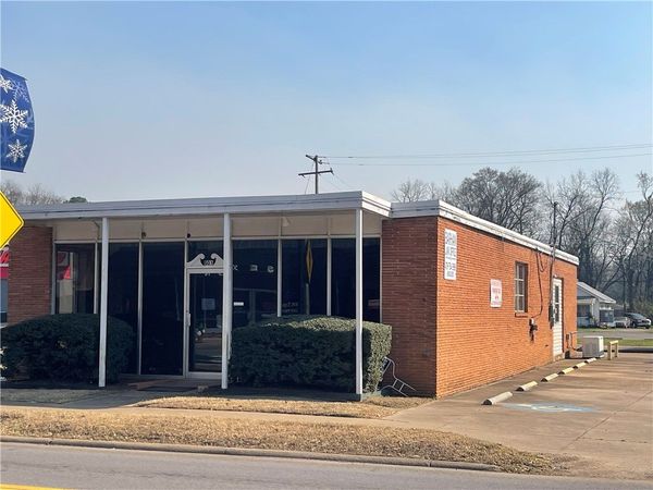 501 W MAIN Street , Clarksville, AR 72830