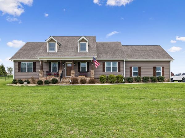 407 Richland Farms Dr , Manchester, TN 37355