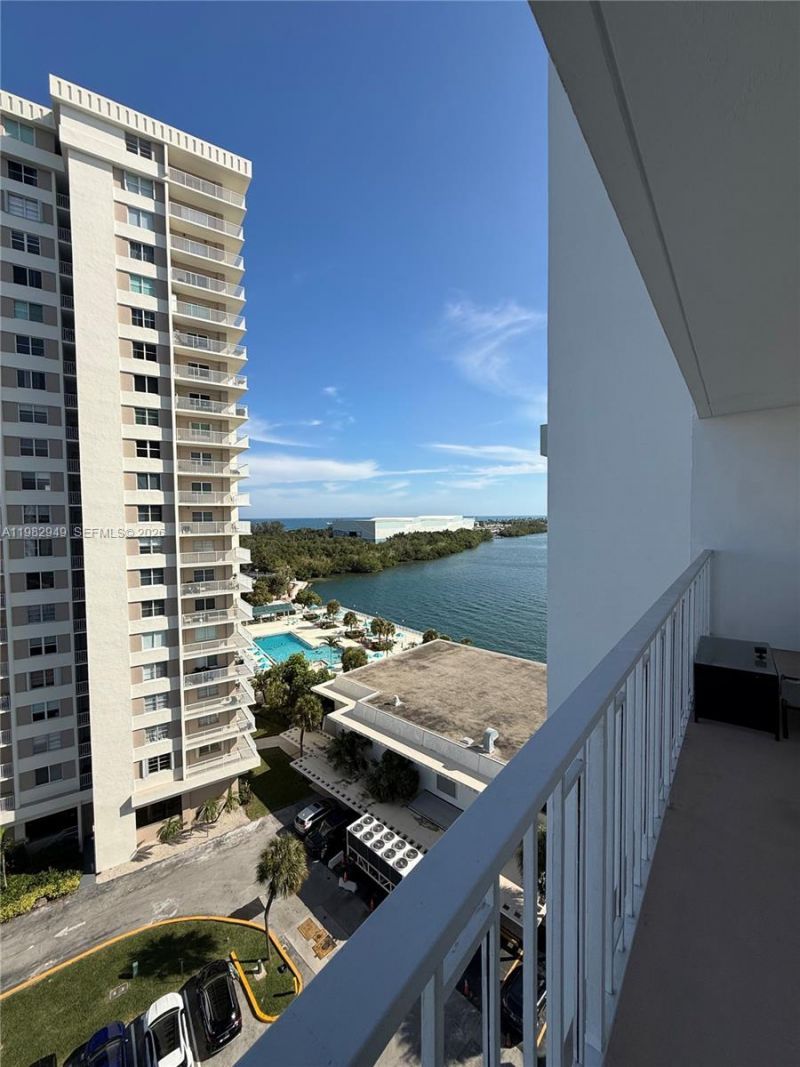 500 Bayview Dr, Unit 1031, Sunny Isles Beach, FL 33160 Photo