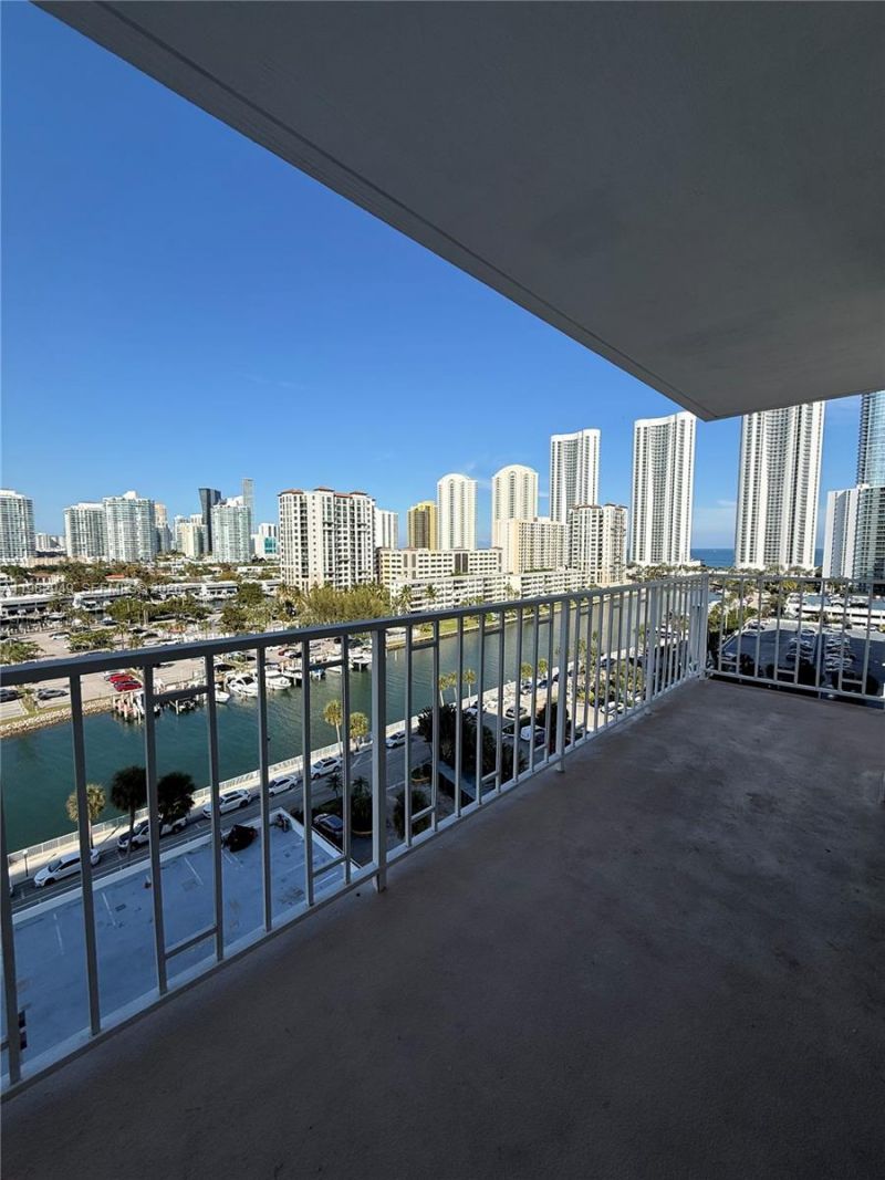 500 Bayview Dr, Unit 1031, Sunny Isles Beach, FL 33160 Photo