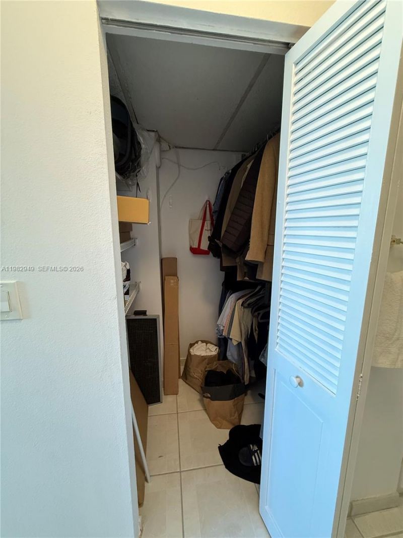 500 Bayview Dr, Unit 1031, Sunny Isles Beach, FL 33160 Photo