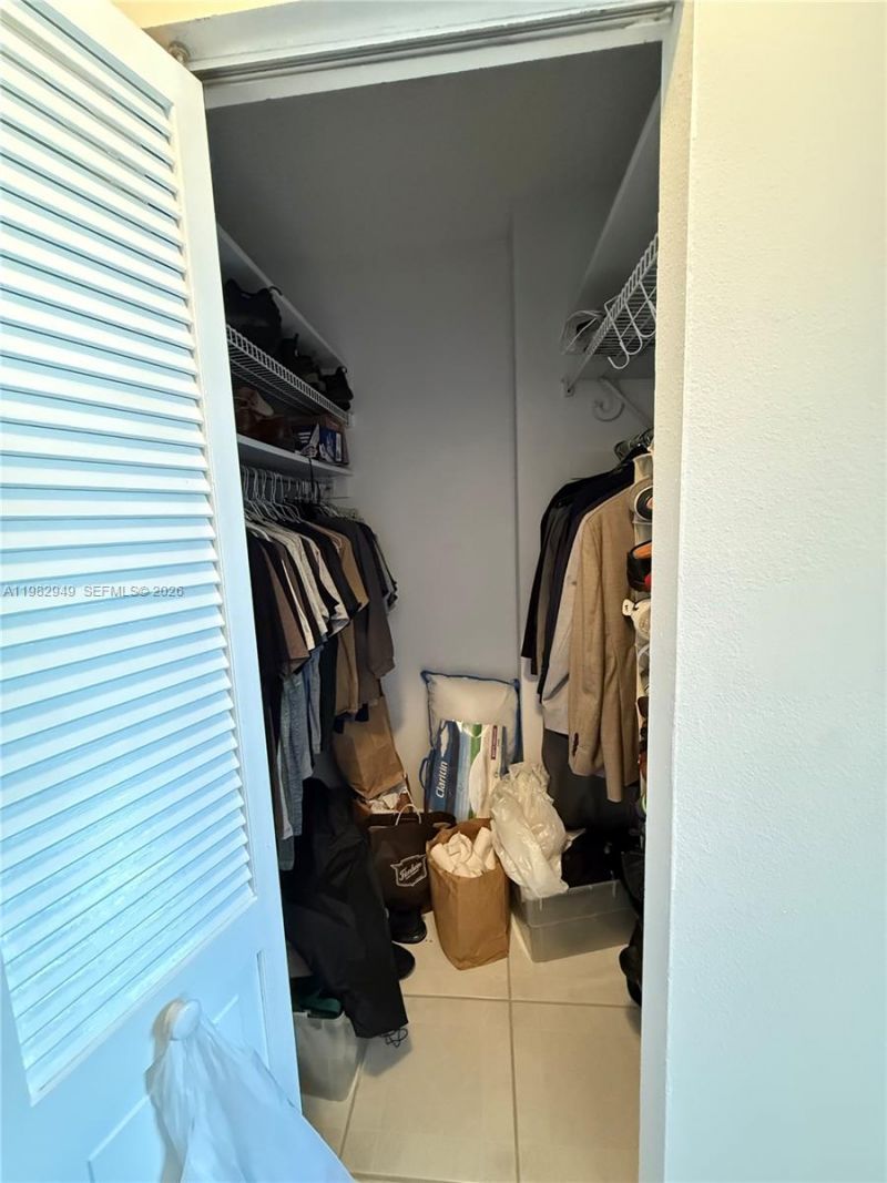 500 Bayview Dr, Unit 1031, Sunny Isles Beach, FL 33160 Photo