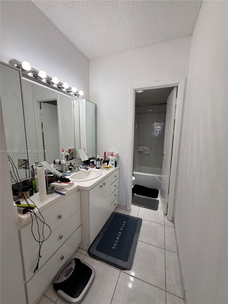 500 Bayview Dr, Unit 1031, Sunny Isles Beach, FL 33160 Photo
