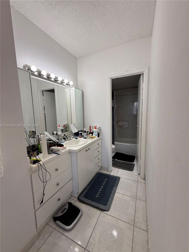 500 Bayview Dr, Unit 1031, Sunny Isles Beach, FL 33160 Photo