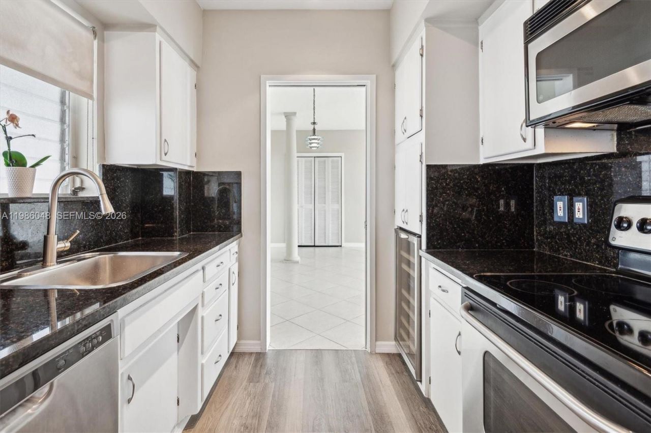 9101 E Bay Harbor Dr, Unit 404, Bay Harbor Islands, FL 33154 Photo