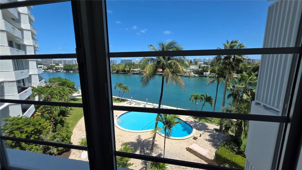 9101 E Bay Harbor Dr, Unit 404, Bay Harbor Islands, FL 33154 Photo