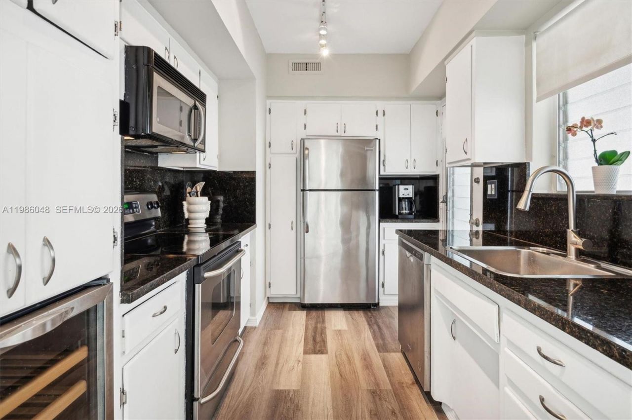 9101 E Bay Harbor Dr , Unit 404, Bay Harbor Islands, FL 33154 Photo