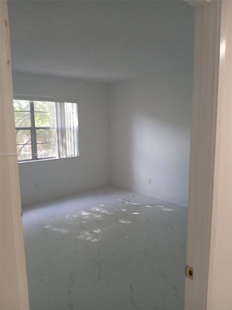 8405 NW 8th St, Unit 311, Miami, FL 33126 Photo