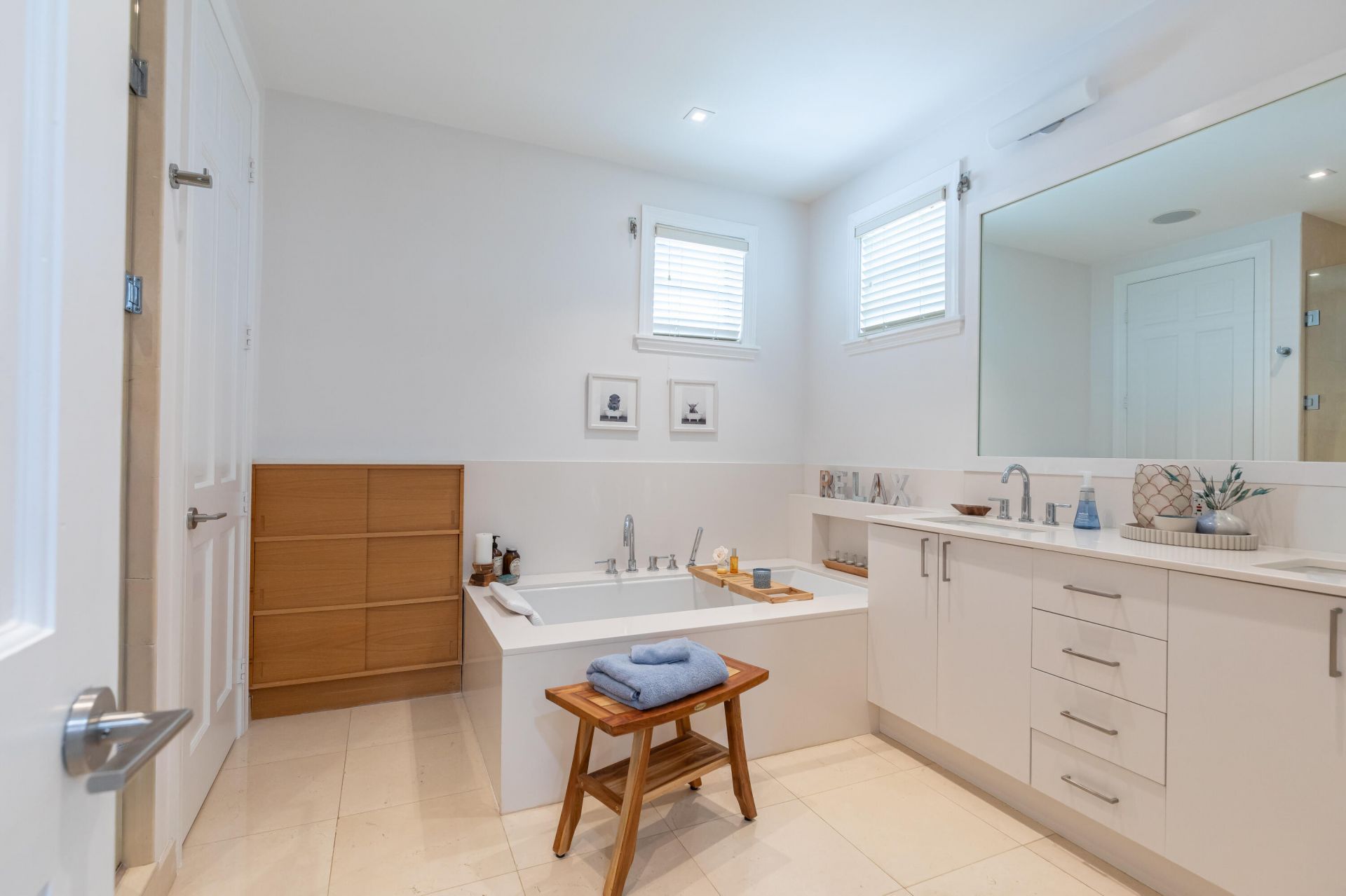 24 Grand Bay Estates Circle, Key Biscayne, FL 33149 Photo