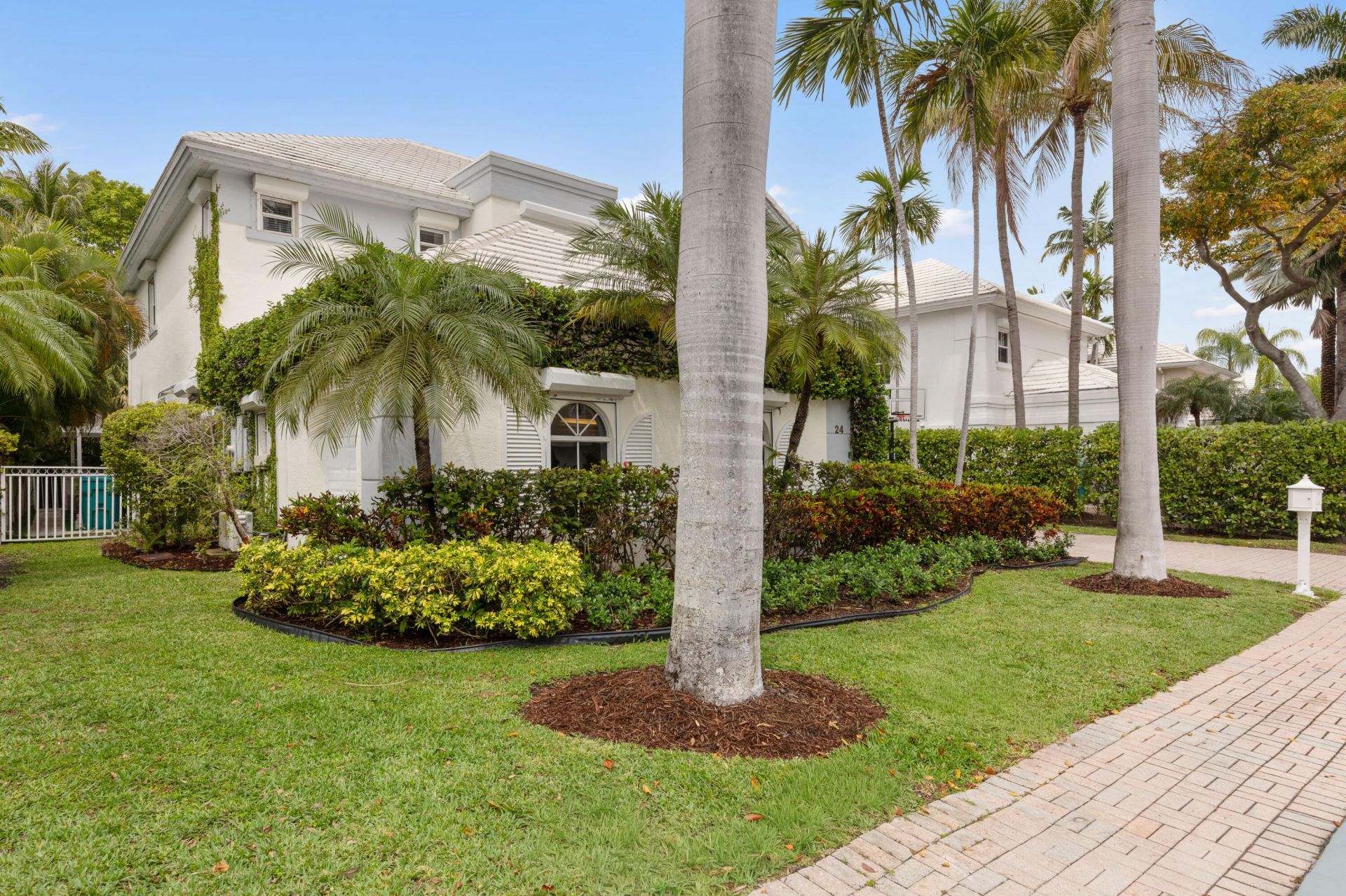 24 Grand Bay Estates Circle, Key Biscayne, FL 33149 Photo