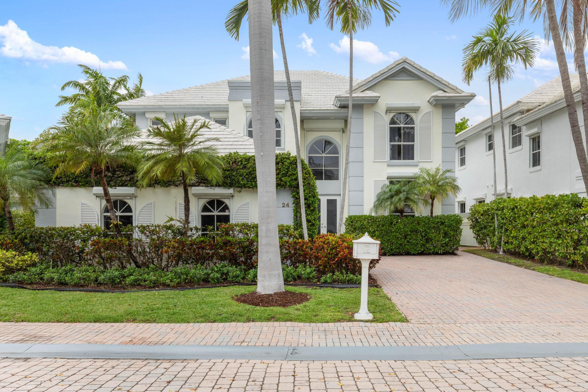 24 Grand Bay Estates Circle, Key Biscayne, FL 33149 Photo
