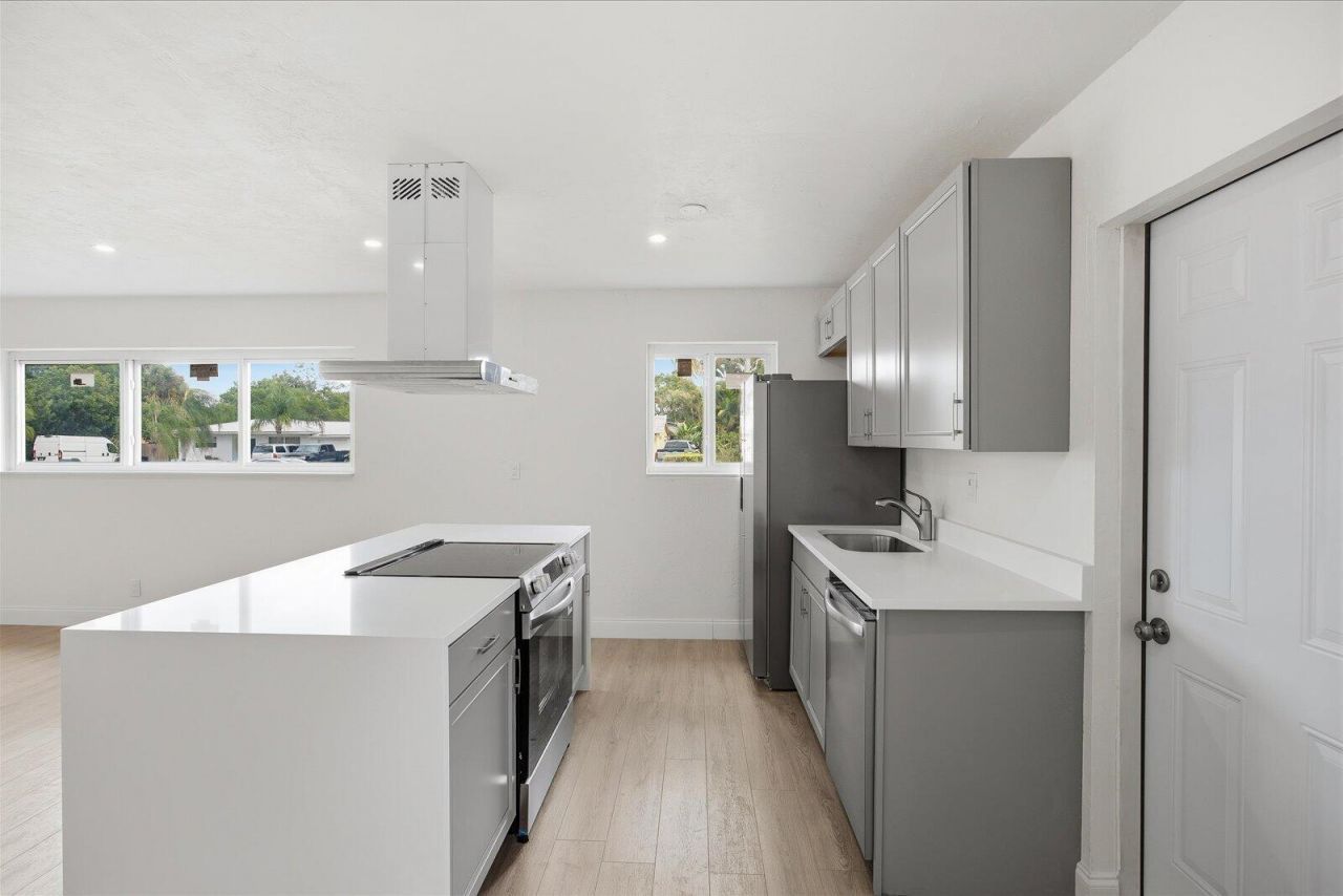 737 W Ilex Drive, West Palm Beach, FL 33403 Photo