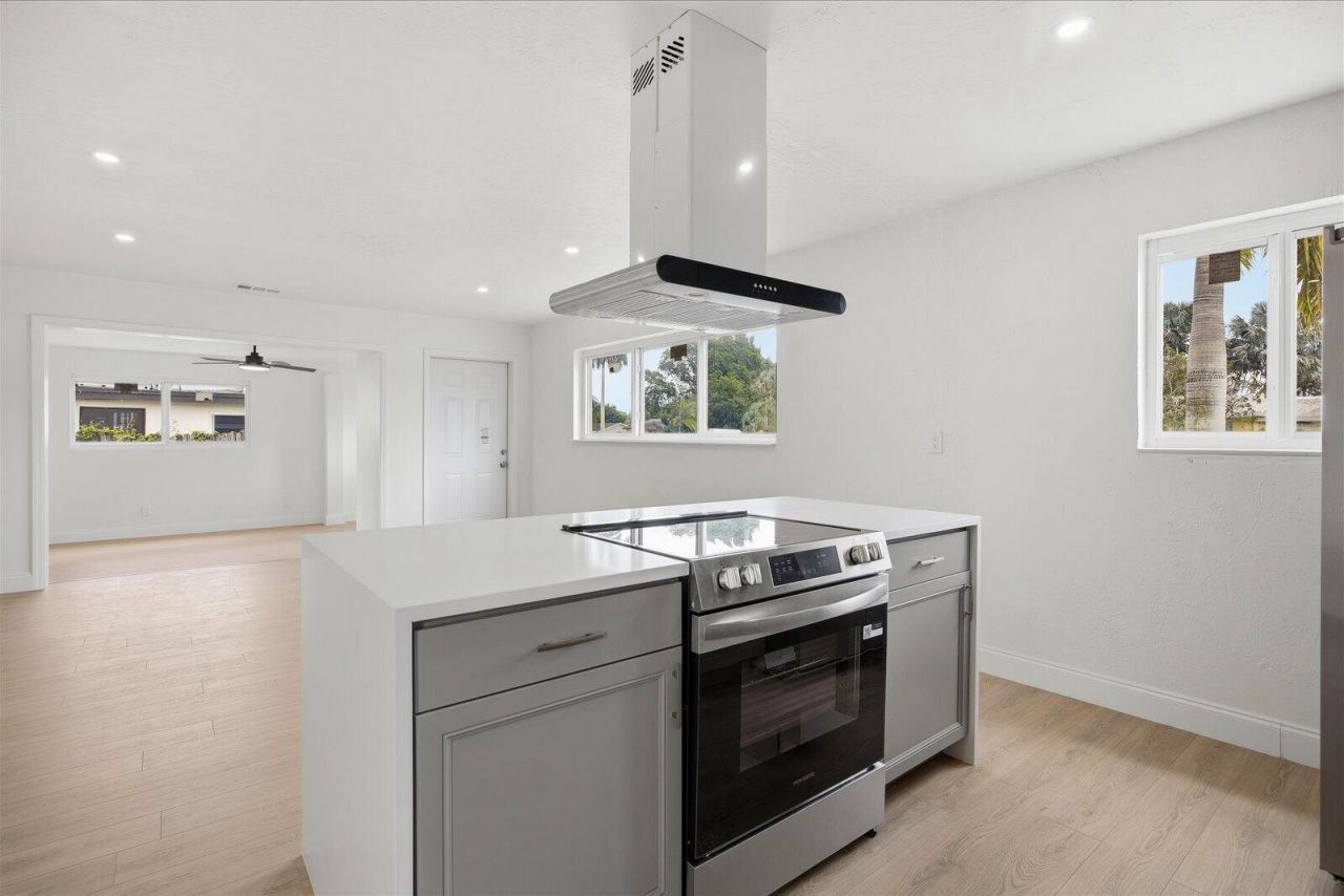 737 W Ilex Drive, West Palm Beach, FL 33403 Photo