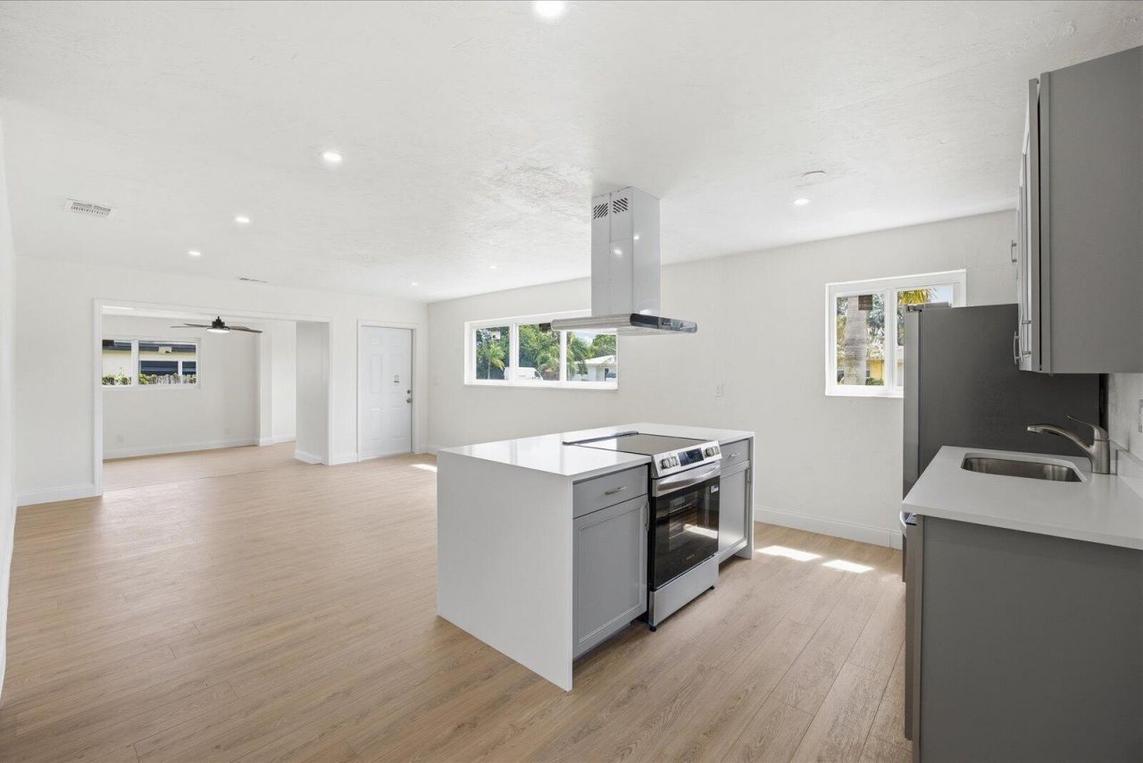 737 W Ilex Drive, West Palm Beach, FL 33403 Photo