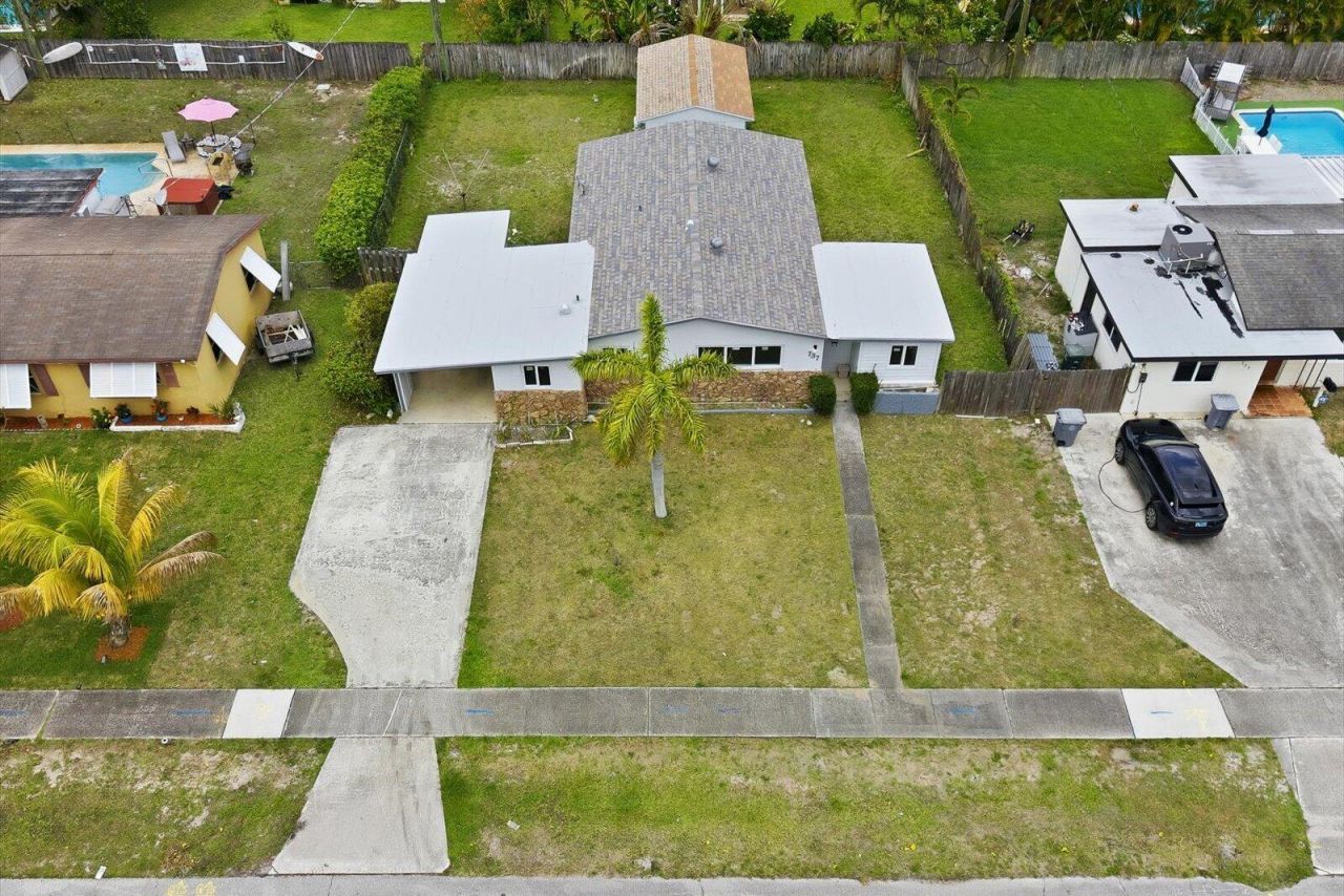 737 W Ilex Drive, West Palm Beach, FL 33403 Photo