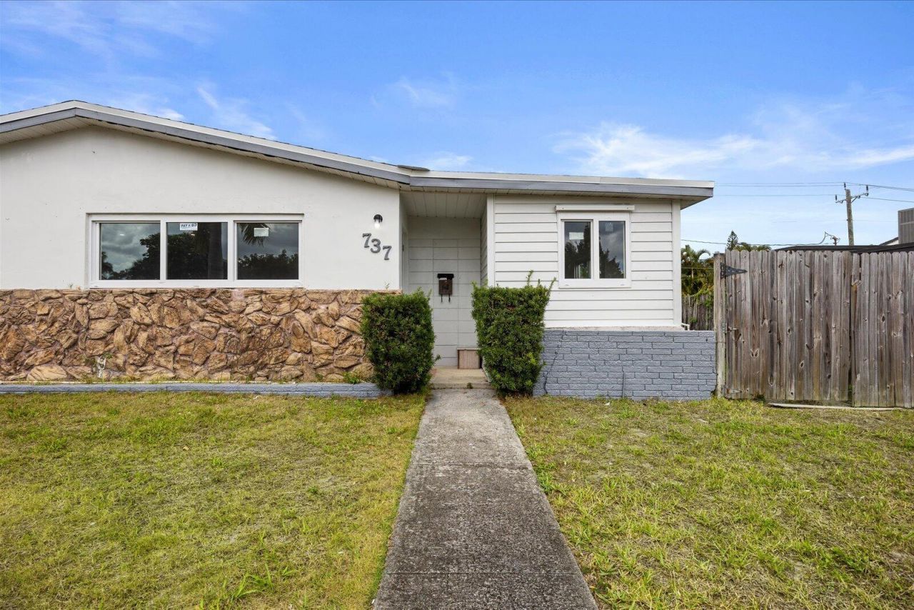 737 W Ilex Drive, West Palm Beach, FL 33403 Photo