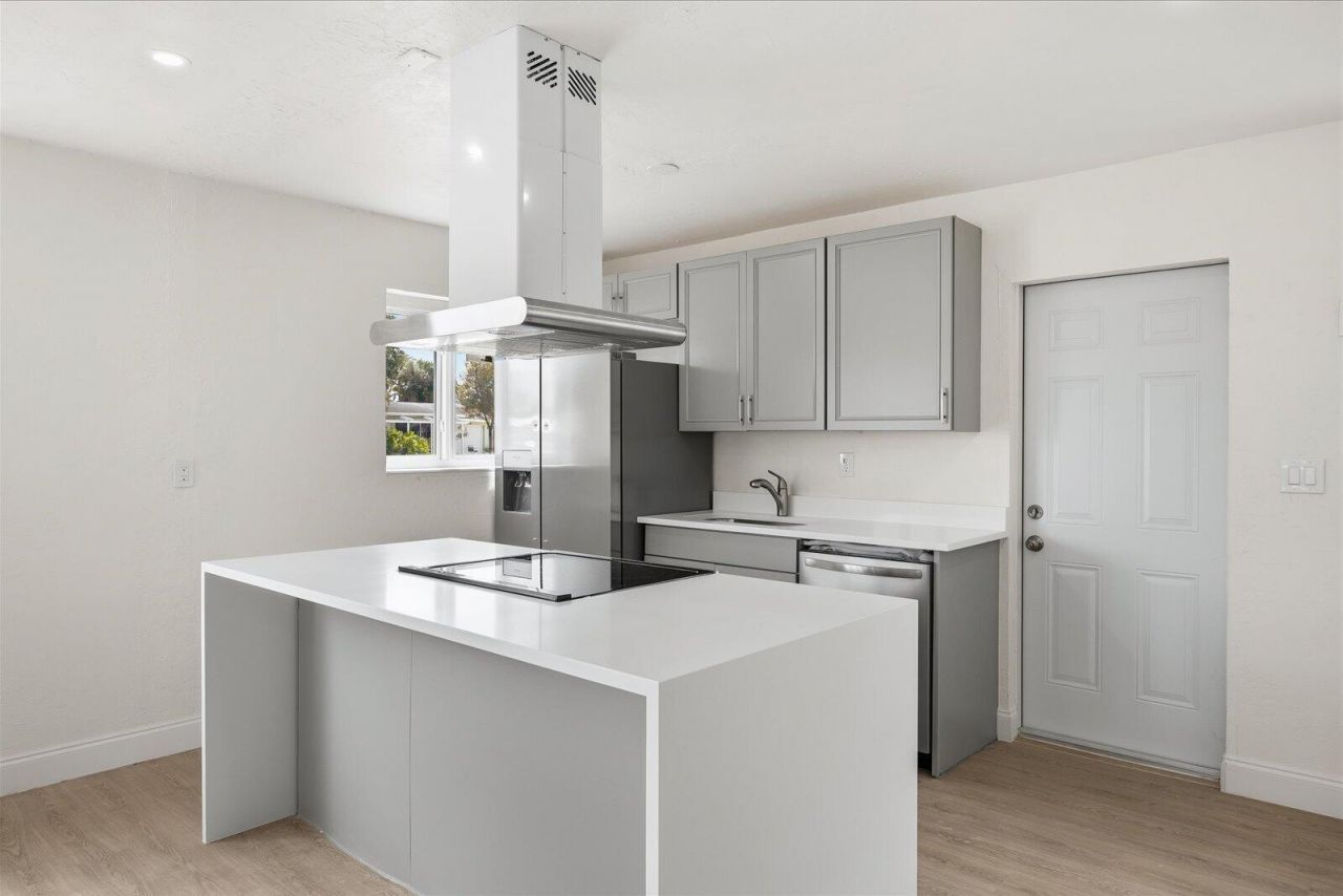 737 W Ilex Drive, West Palm Beach, FL 33403 Photo