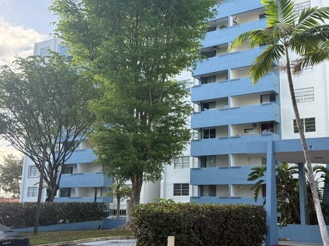 5050 NW 7th Street, Unit 701, Miami, FL 33126 Photo