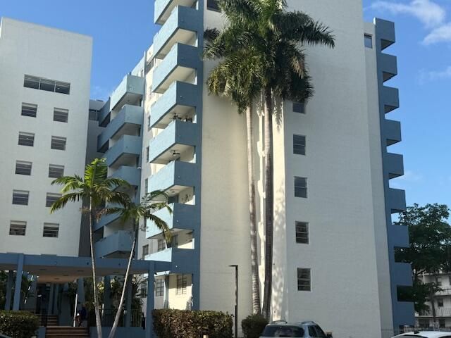5050 NW 7th Street, Unit 701, Miami, FL 33126 Photo