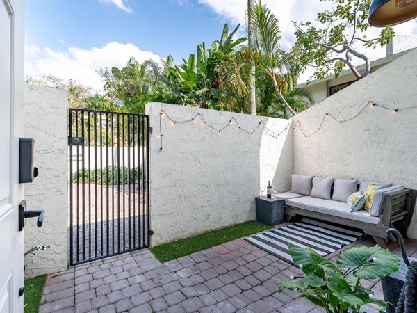 563 NE 7th Avenue, Fort Lauderdale, FL 33301