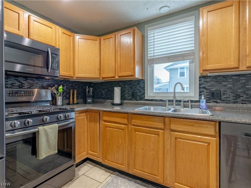 702 Griffith Avenue SW, Massillon, OH 44647 Photo 9