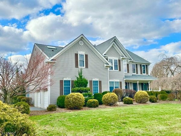 36 Poling Farm Ct, Montgomery, NJ 08502