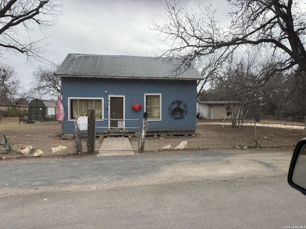 817 W Cargile, Uvalde, TX 78801