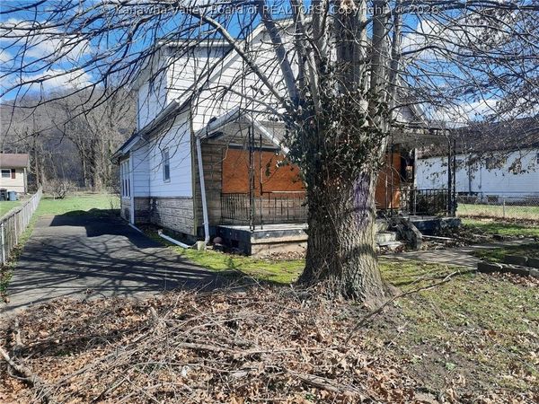 11734 MacCorkle Avenue SE, Chesapeake, WV 25315