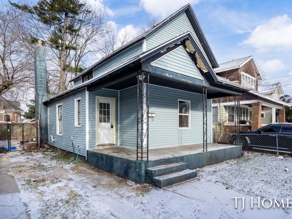 1967 Francis Avenue SE, Grand Rapids, MI 49507