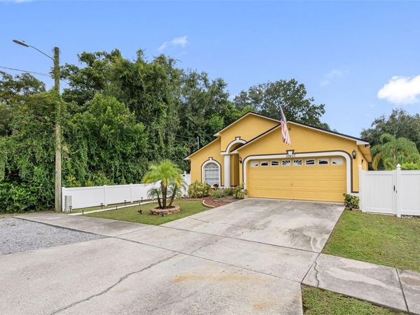 10407 N WOODMERE ROAD , TAMPA, FL 33617