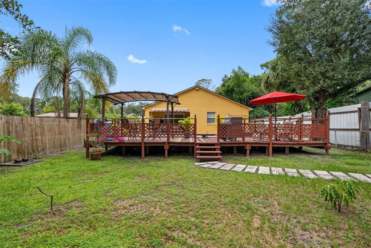 10407 N Woodmere Road , Tampa, FL 33617 Photo