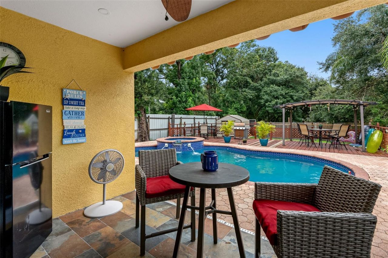 10407 N Woodmere Road , Tampa, FL 33617 Photo