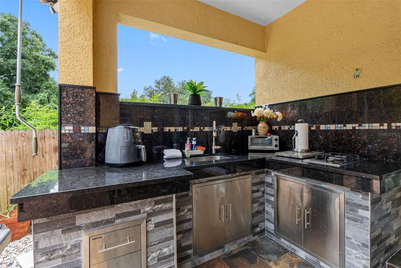 10407 N Woodmere Road , Tampa, FL 33617 Photo