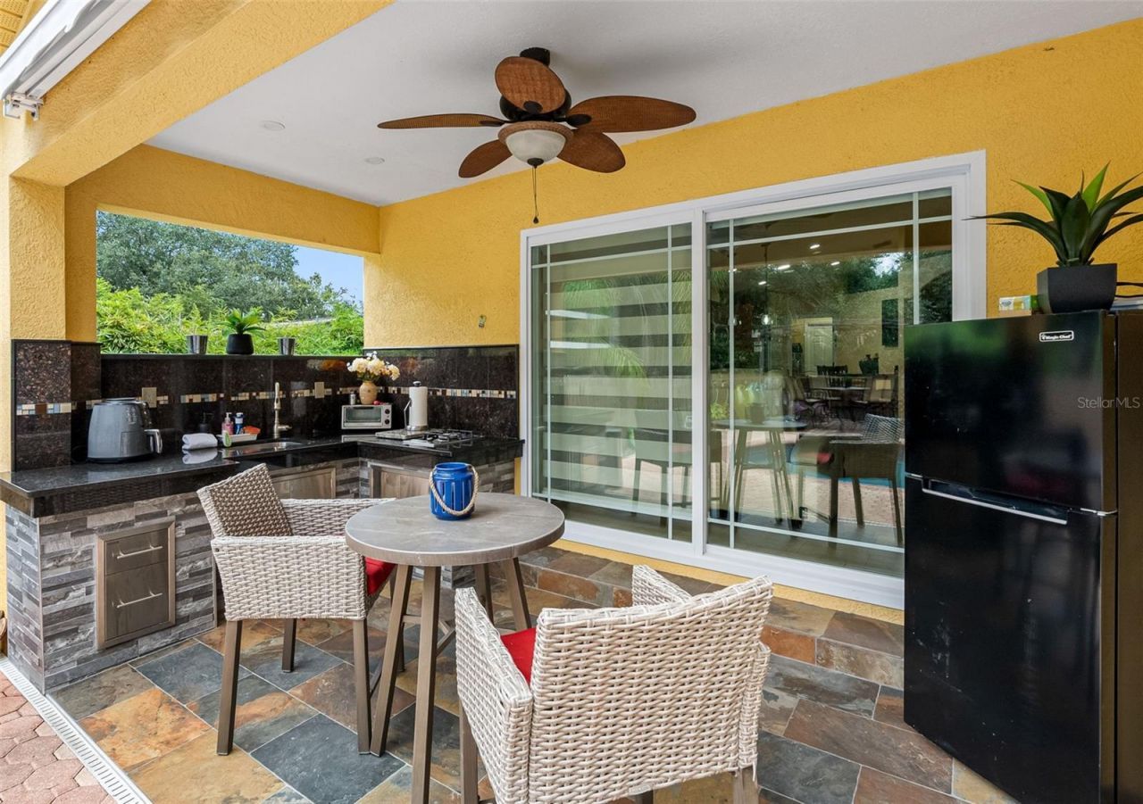 10407 N Woodmere Road , Tampa, FL 33617 Photo