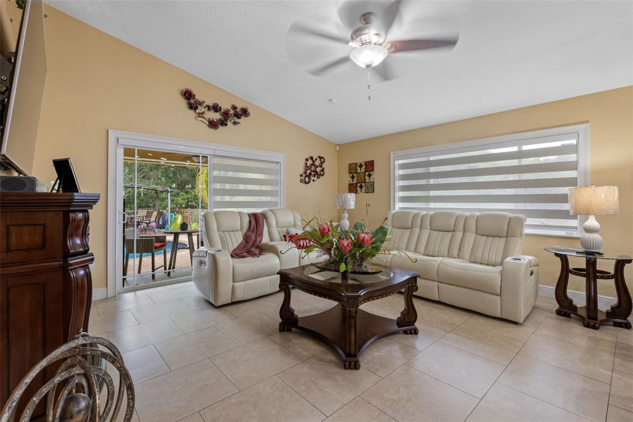 10407 N Woodmere Road , Tampa, FL 33617 Photo