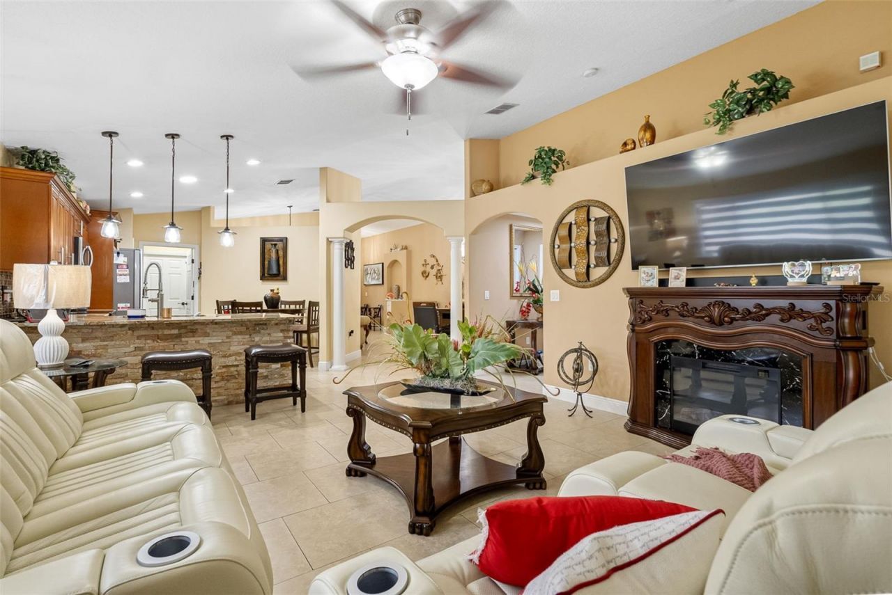 10407 N Woodmere Road , Tampa, FL 33617 Photo