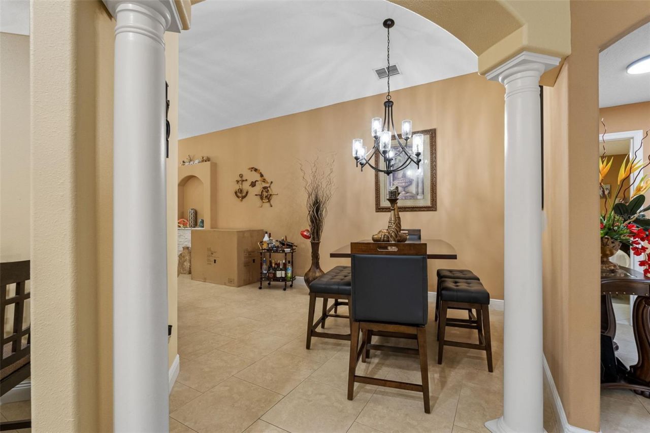 10407 N Woodmere Road , Tampa, FL 33617 Photo