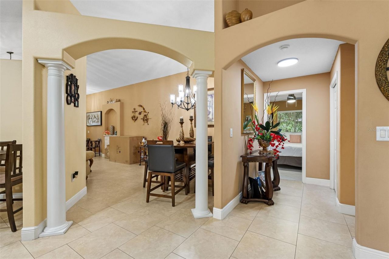 10407 N Woodmere Road , Tampa, FL 33617 Photo