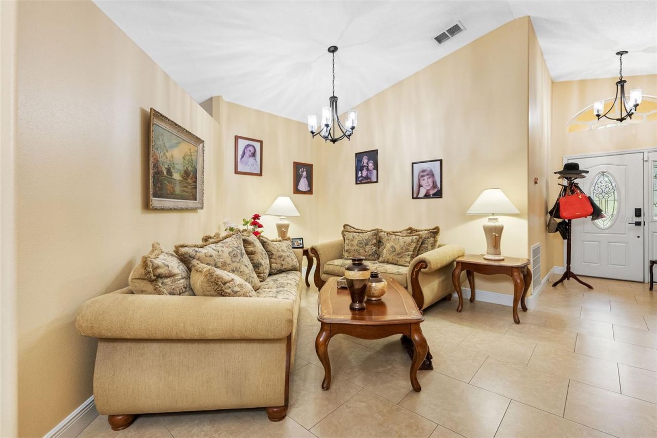 10407 N Woodmere Road , Tampa, FL 33617 Photo