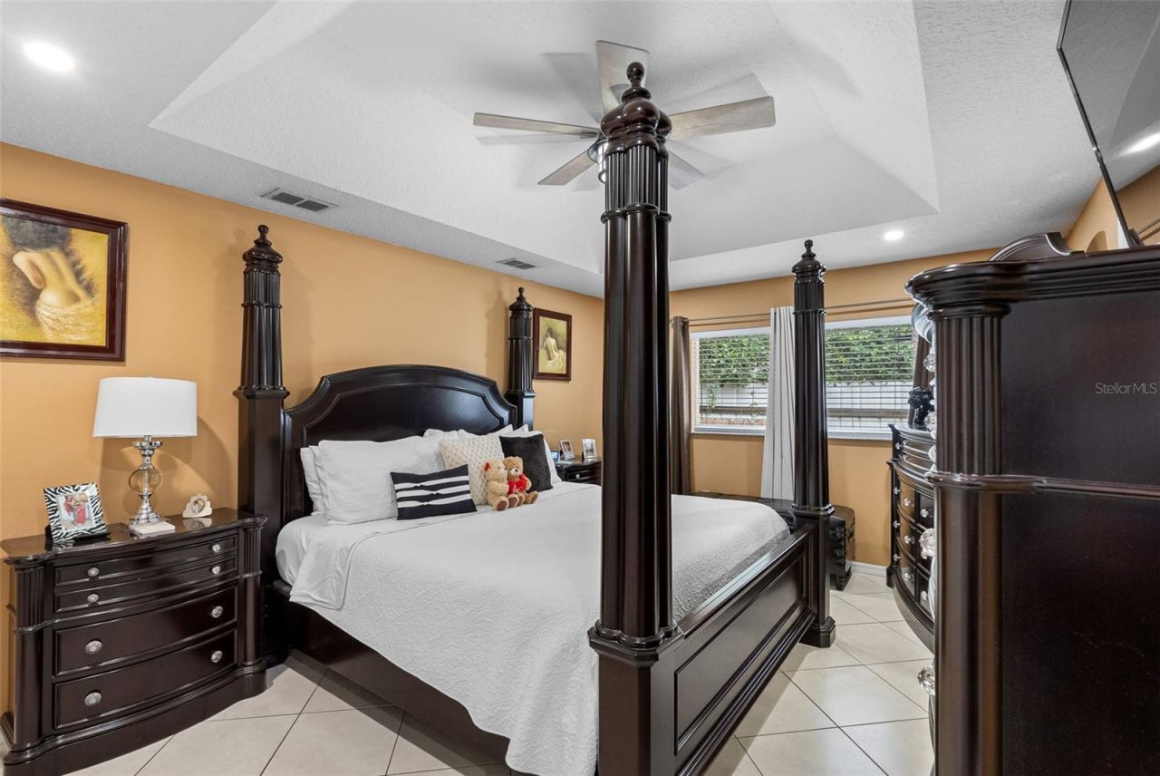 10407 N Woodmere Road , Tampa, FL 33617 Photo