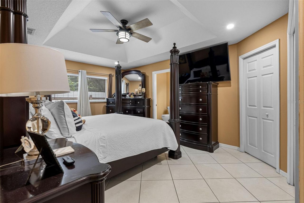 10407 N Woodmere Road , Tampa, FL 33617 Photo