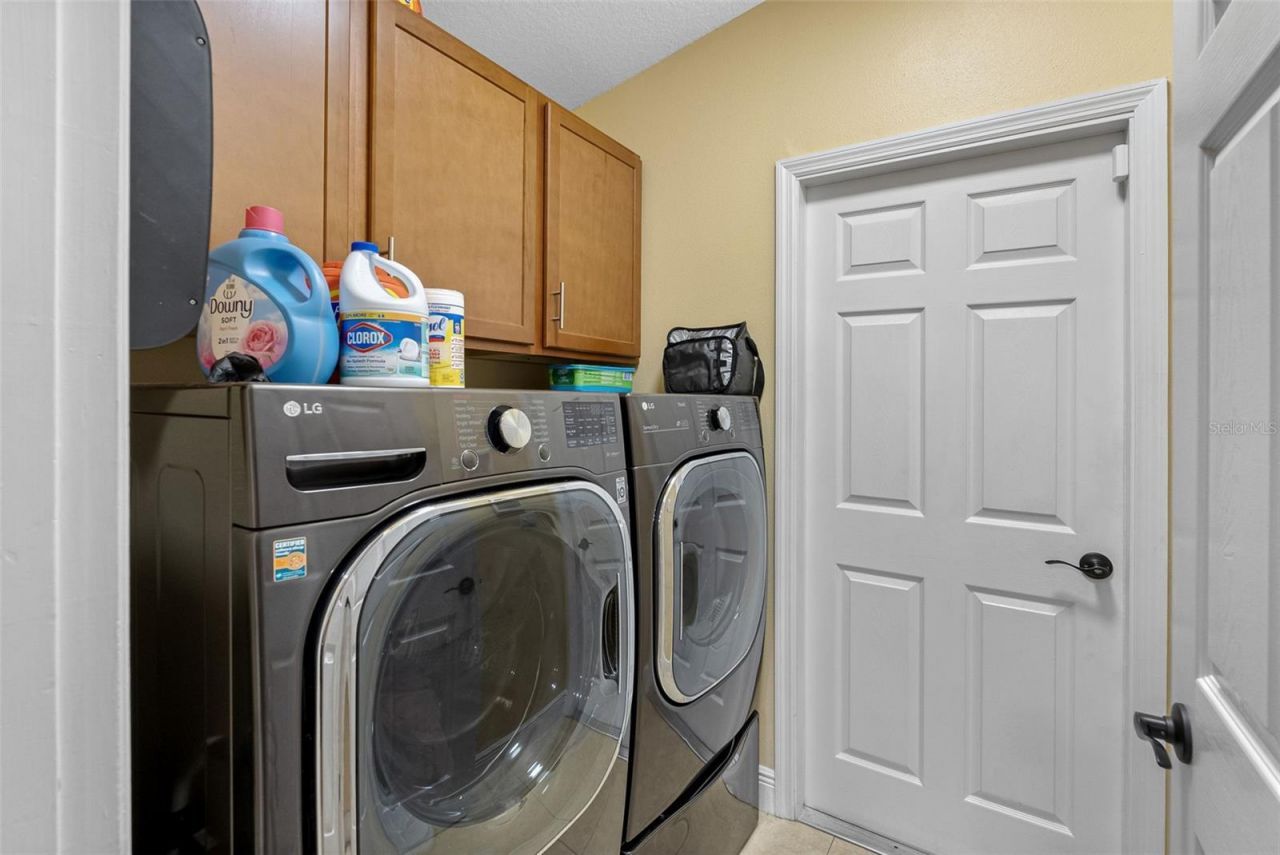 10407 N Woodmere Road , Tampa, FL 33617 Photo