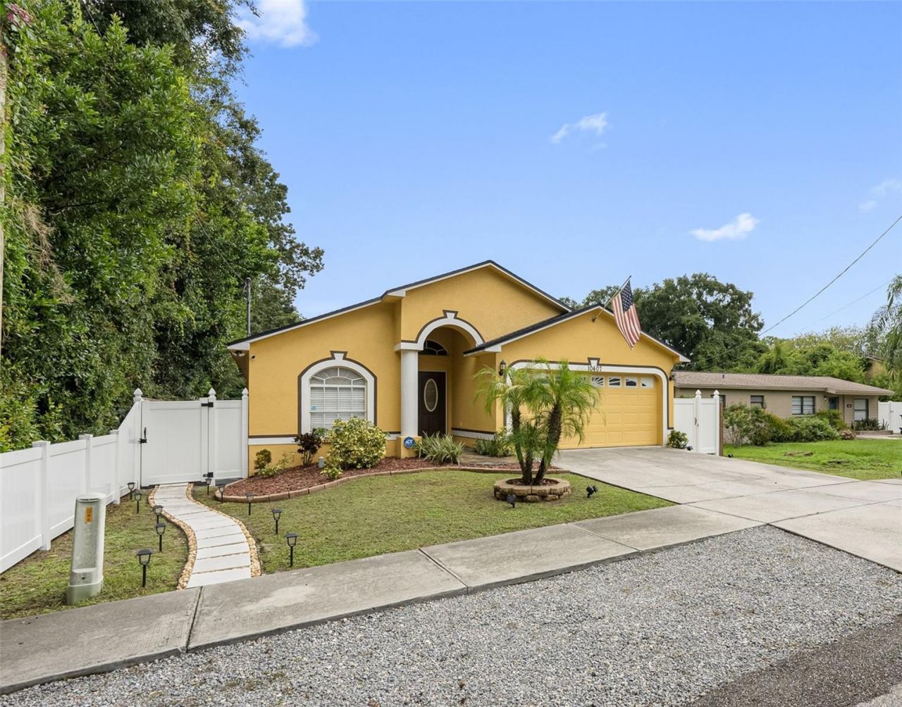 10407 N Woodmere Road , Tampa, FL 33617 Photo