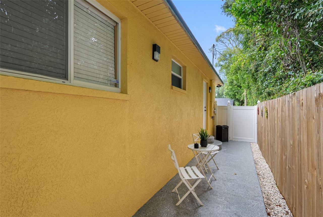 10407 N Woodmere Road , Tampa, FL 33617 Photo