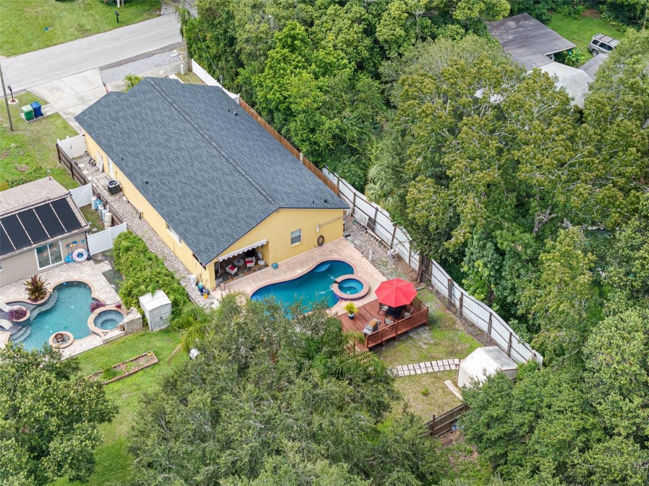 10407 N Woodmere Road , Tampa, FL 33617 Photo