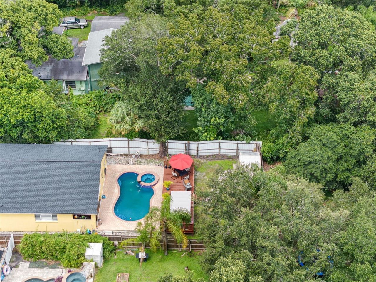 10407 N Woodmere Road , Tampa, FL 33617 Photo