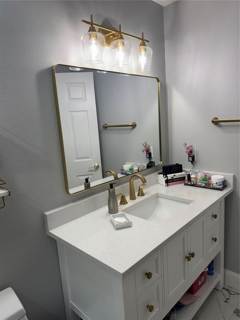 10407 N Woodmere Road , Tampa, FL 33617 Photo