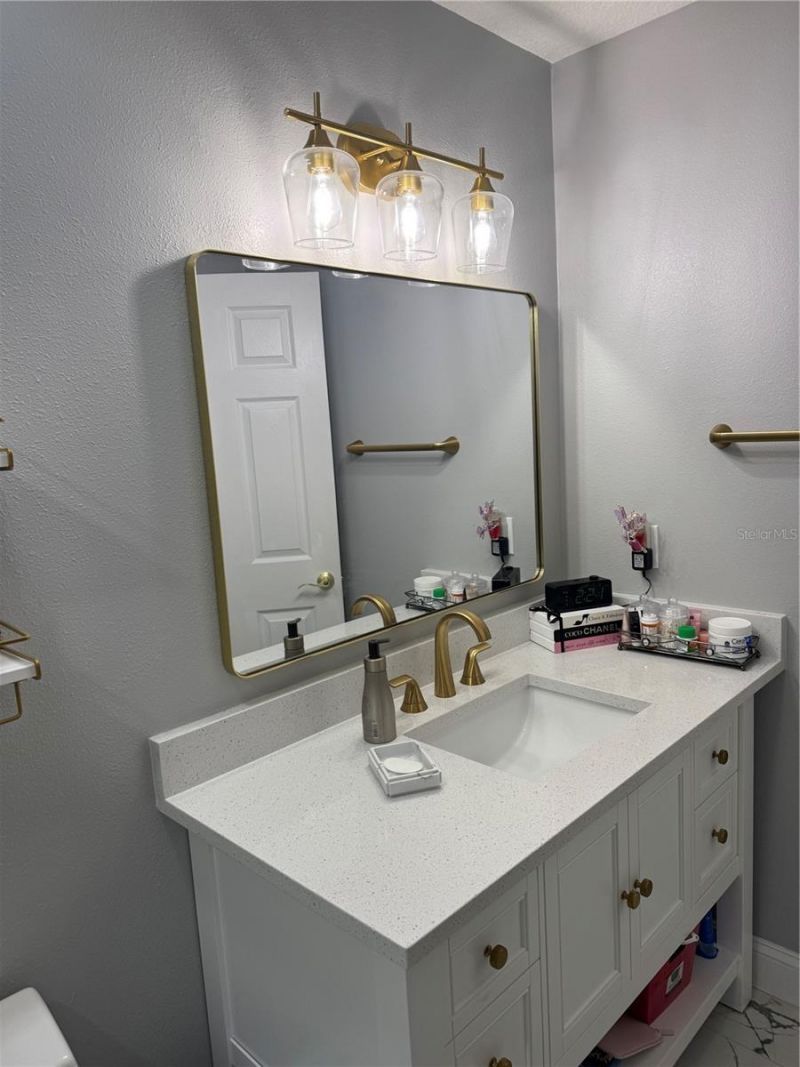 10407 N Woodmere Road , Tampa, FL 33617 Photo