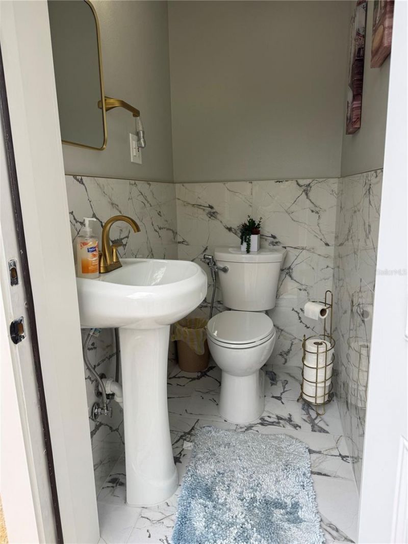 10407 N Woodmere Road , Tampa, FL 33617 Photo